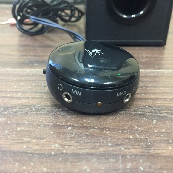 Logitech S-220 2.1 Stereo Computer Speakers - Picture 4 of 15